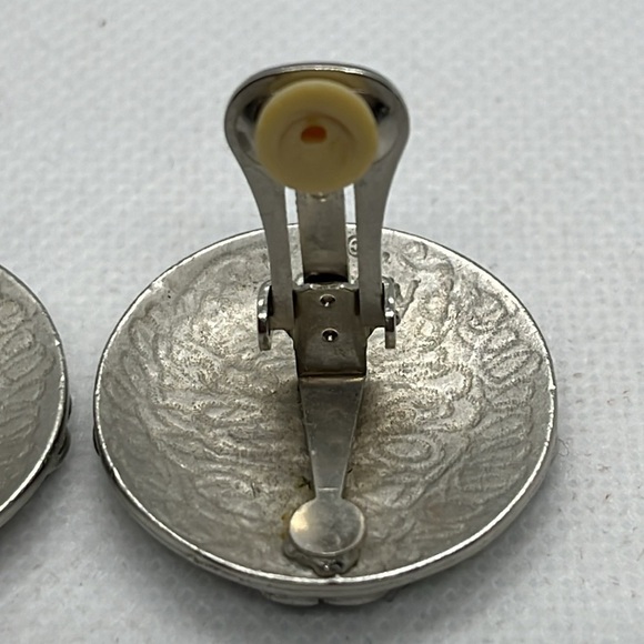 Women's Clip On Earrings Enameled Blue Hearts Silver Tone Circles Modern - Picture 7 of 10